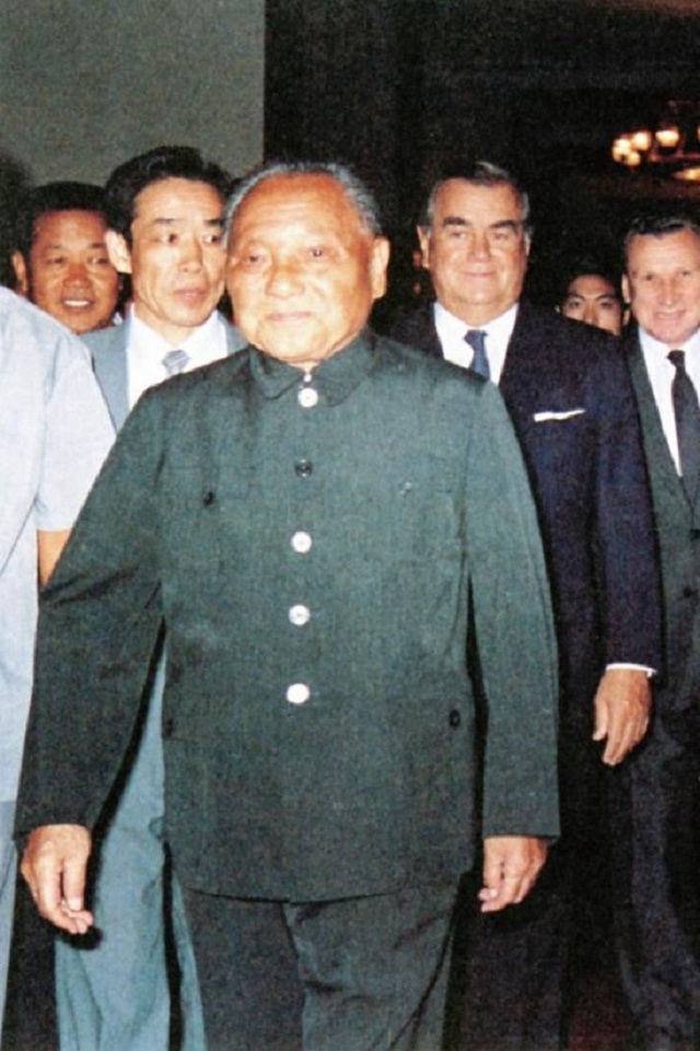 1997年邓公逝世,临终前对妻子卓琳说道:我还有一个心愿未了