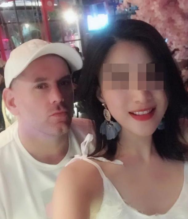 交往1242名中国女友，老外梅纳德卖视频照片，传授泡中国女孩经验