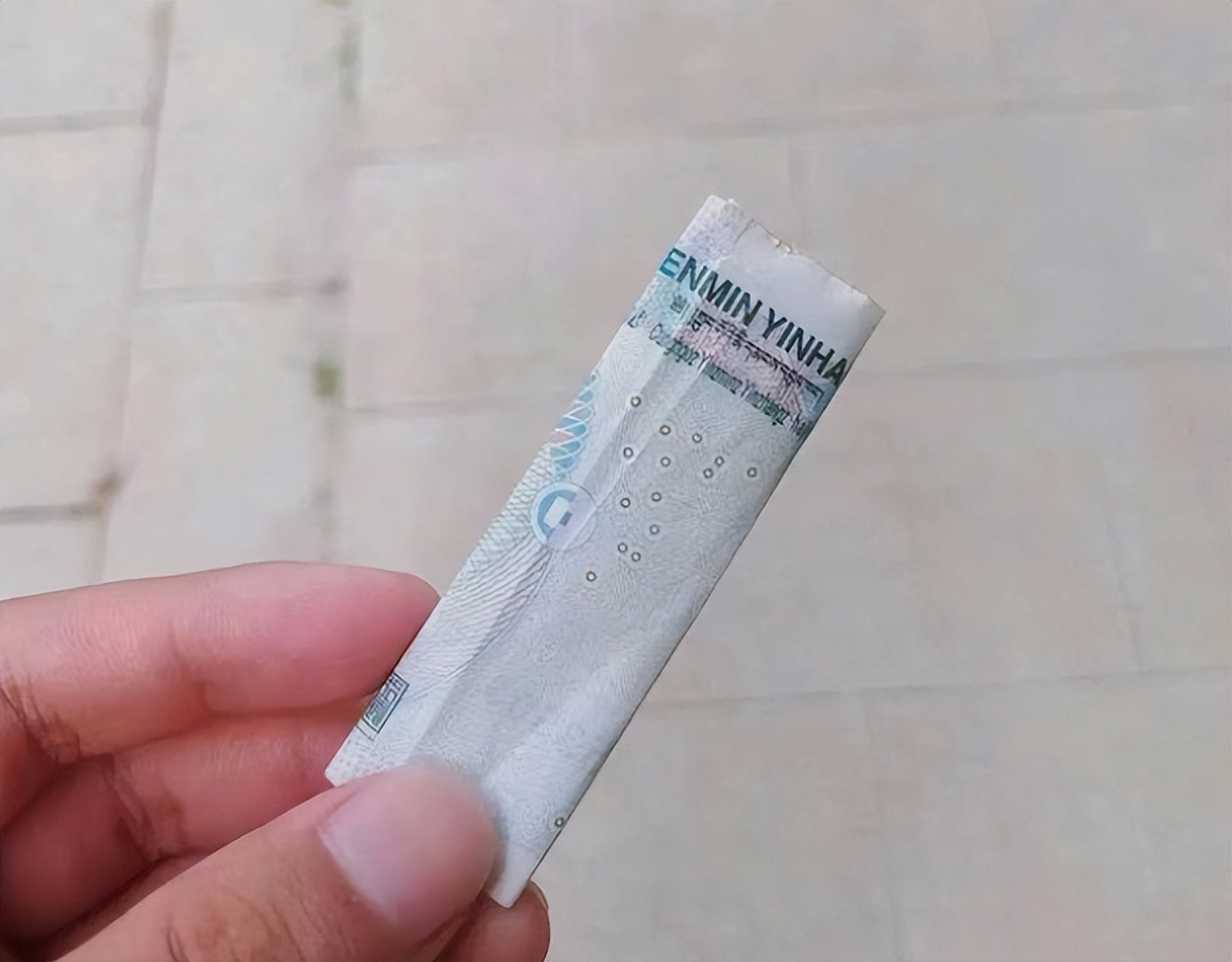 “校园里的钱不要随便捡，否则期末考要凉！”大四学长何出此言？