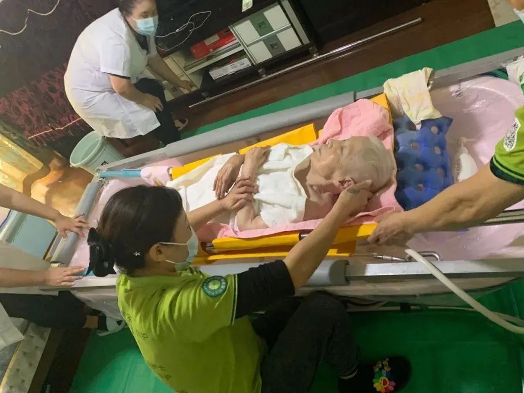 上门服务老人月入2万,上门服务类职业