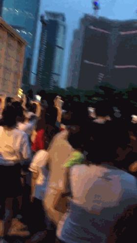 韩国万圣节踩踏事件的原因是什么,韩国万圣节踩踏事件有中国人吗