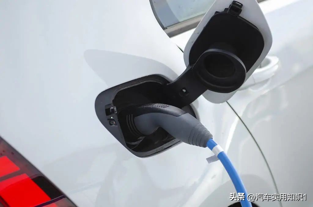 插混和增程式最省油几款车,增程车型和插混车型有什么区别