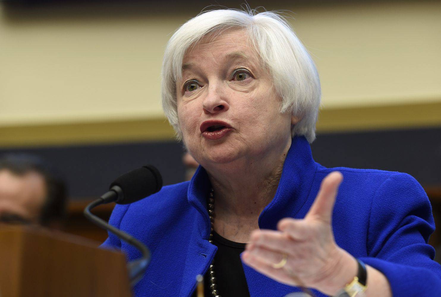 境外机构减持1100亿中国债券,中国连续7次减持美债