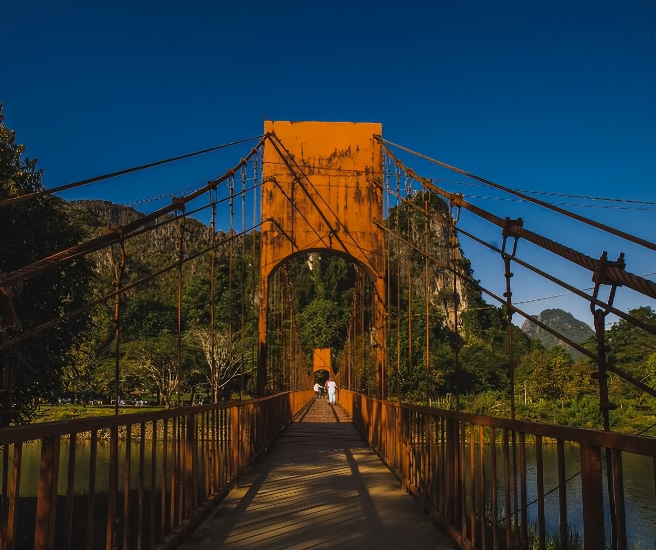 拿20万人民币去老挝能干什么生意,带多少钱可以去老挝