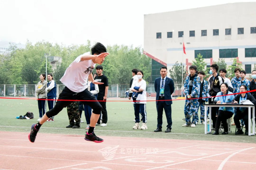 走进学校让心情愉悦,走进安静整洁的教室时我深感自豪