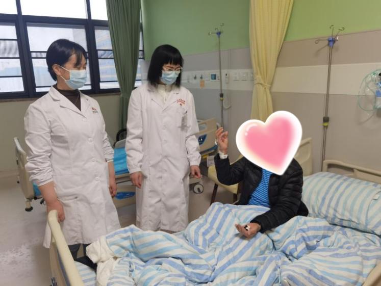 下半身掉出一块“肉”，85岁的她竟忍了50多年……