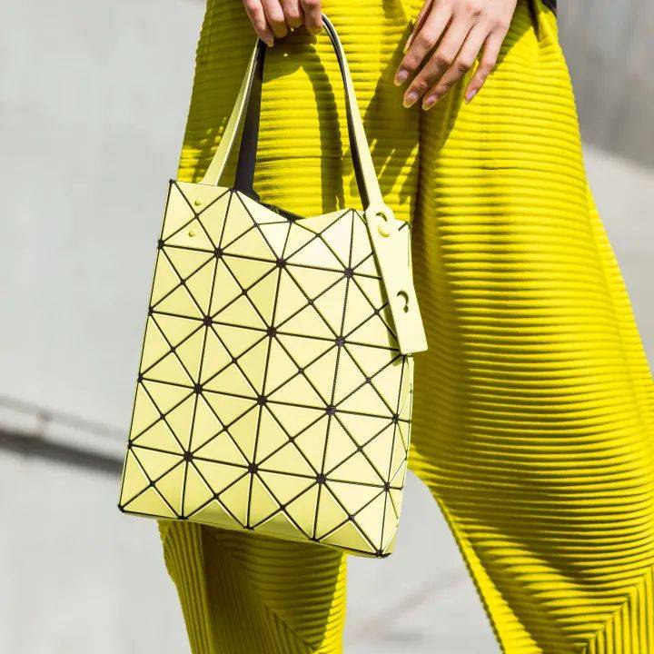 2023三宅一生包包哪款值得买,三宅一生水桶包2021