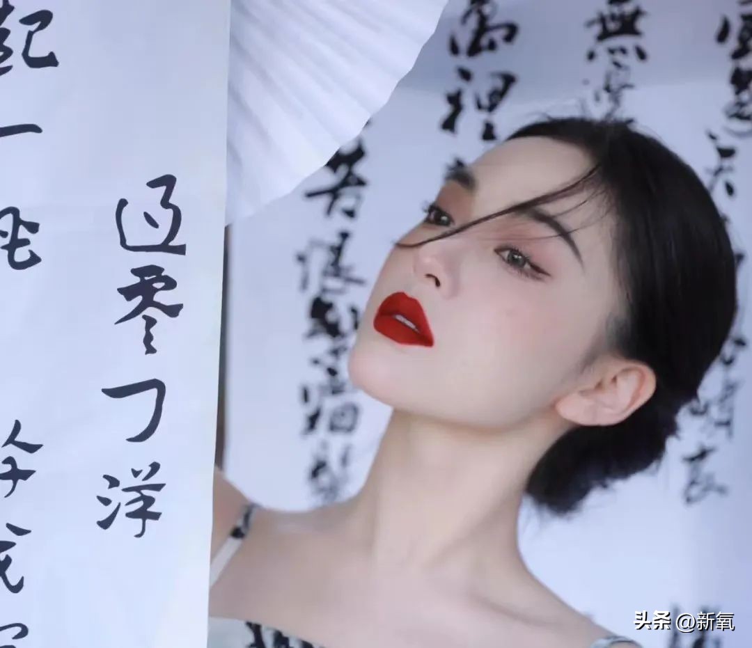 鞠姐红衣造型,鞠姐同款妆容