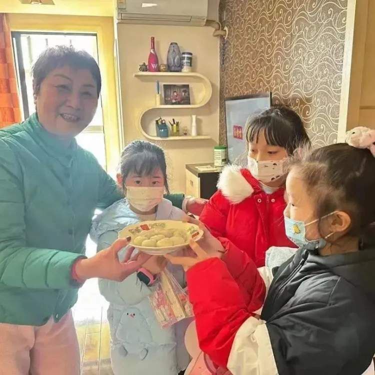 猜灯谜赢花灯趣味闹元宵,元宵节当然少不了做花灯猜灯谜