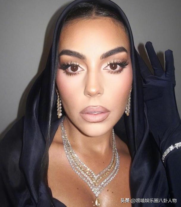 乔治娜惊艳走秀,乔治娜惊艳美照超模