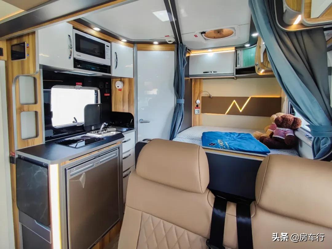 最新款进口顶级依维柯b型房车,依维柯房车推荐10万到20万之间7座