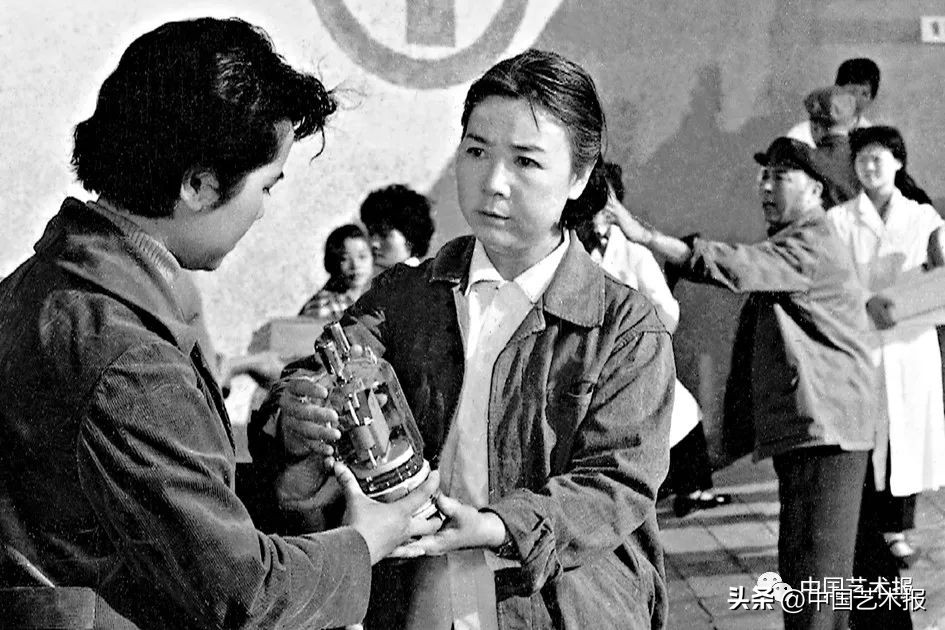 杩欎釜灞曡涓轰粈涔堜細闇囨捈浜哄績,杩欎釜灞曡鎵撶牬鑹烘湳鍜岀敓娲荤殑鐣岄檺