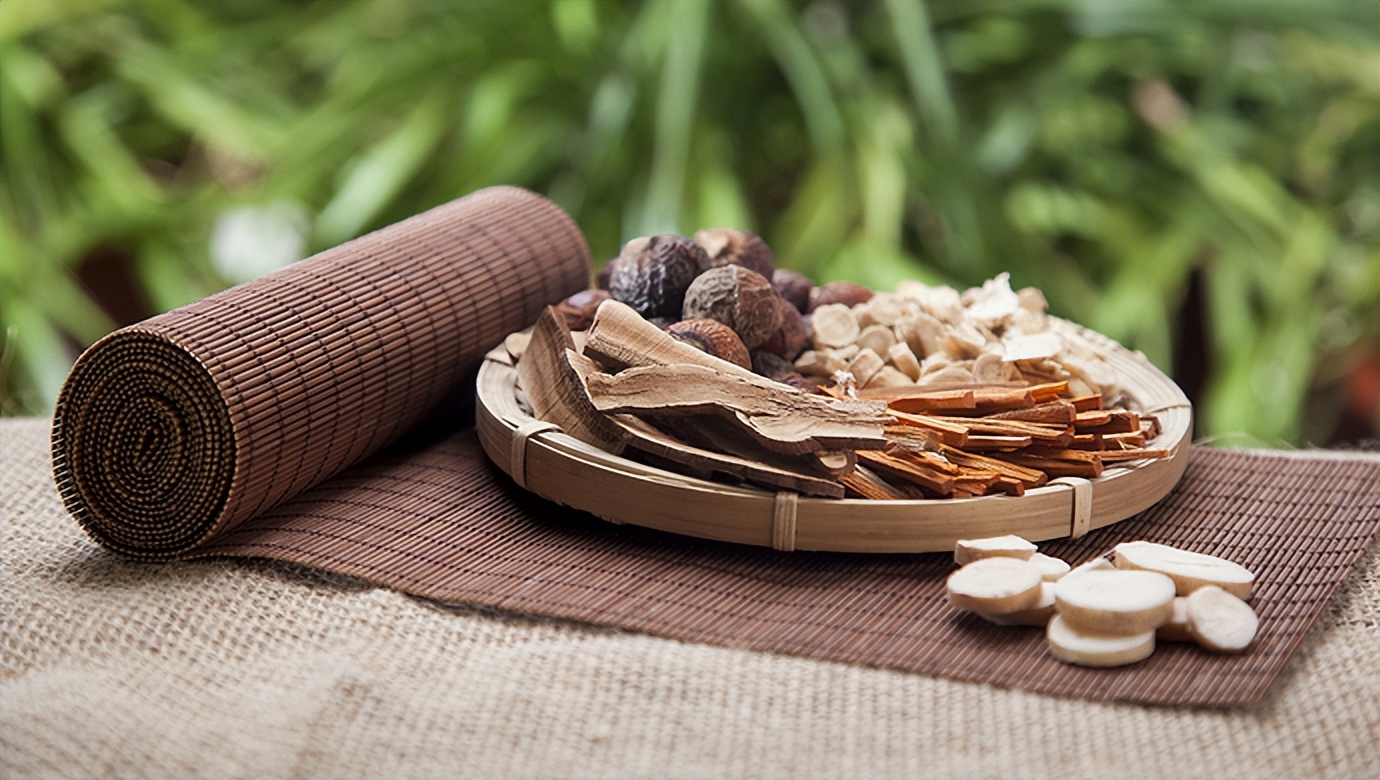 强直性脊柱炎健康科普,强直性脊柱炎用中医好还是西医好