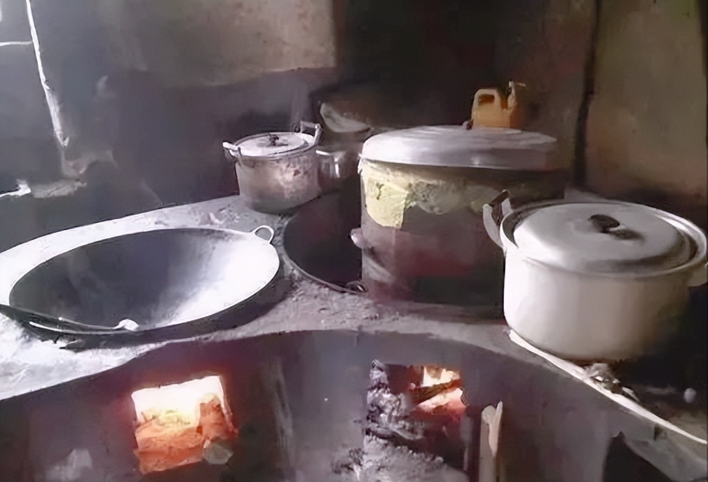 农村柴火灶有哪些讲究,怎么看待农村建房