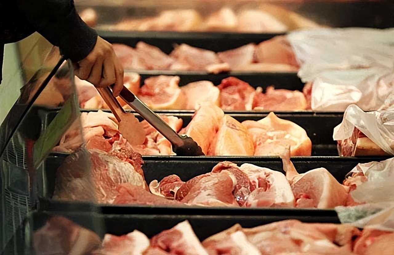 19年加拿大巨轮被堵厦门外海，损失十多亿美元，加总理尝到了苦果