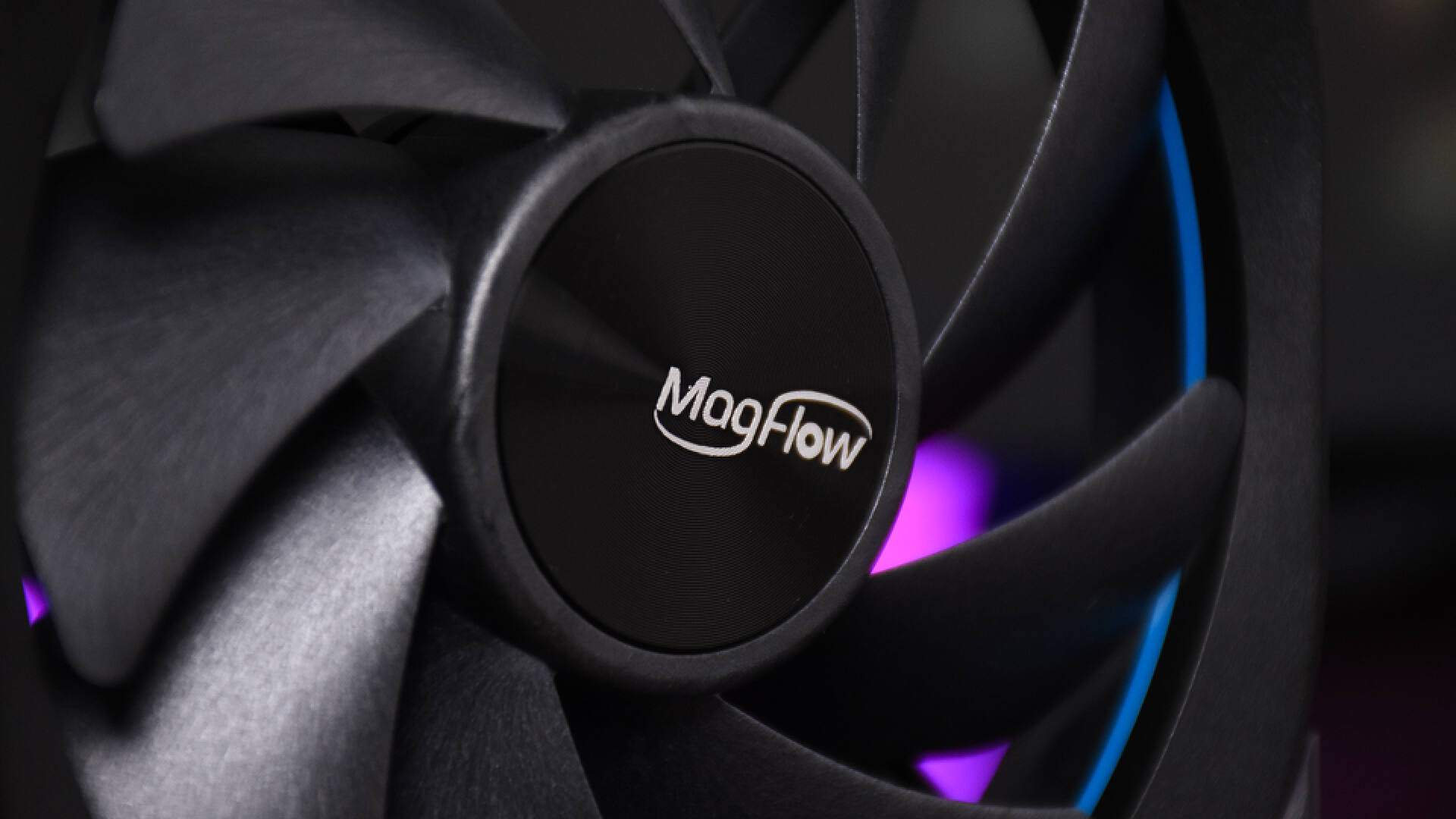 海韵MagFlow1225PWM风扇：磁吸拼接，安装走线更方便