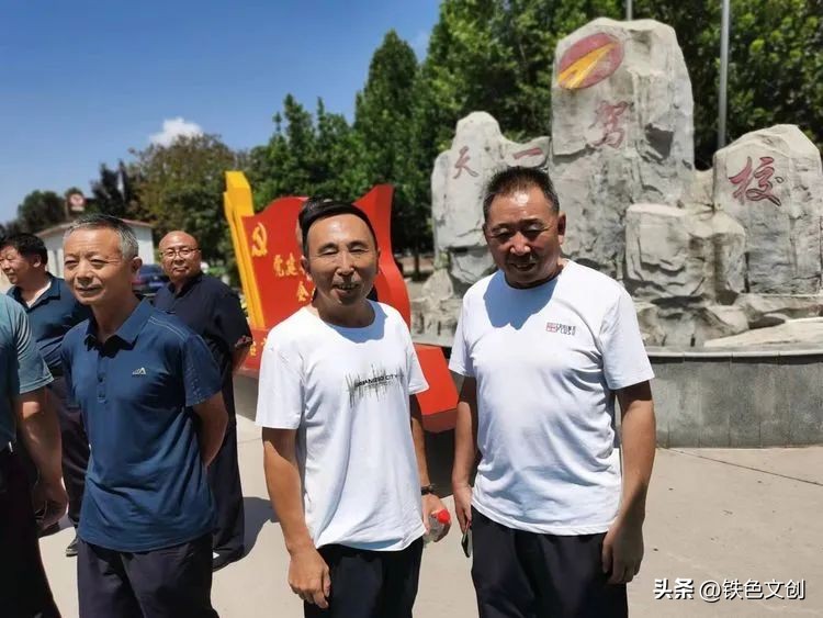 邢台铁道兵部分老战友举行庆八一活动：风雨同舟兵心依旧