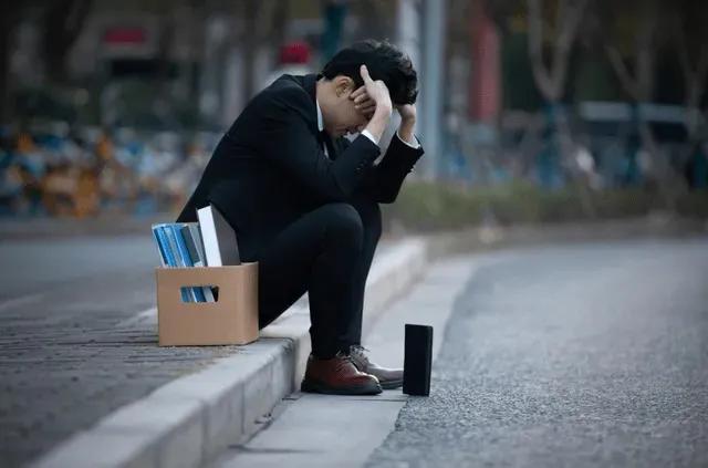 领导让我给出裁员名单我该怎么办,领导说自己在裁员名单上