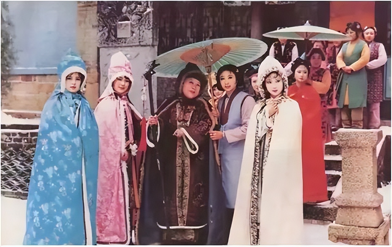 比高领毛衣取暖花样多，马克龙更应引入红楼梦、琅琊榜等古装剧