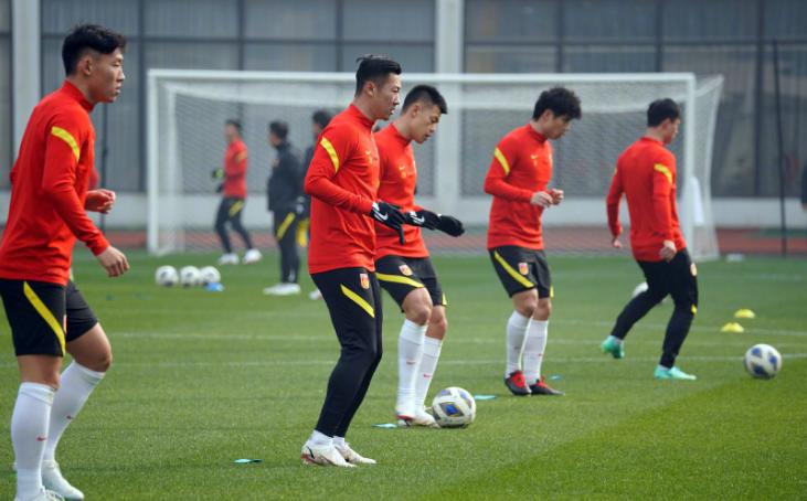 中国男足降薪反应,中国男足降薪前年薪一览表