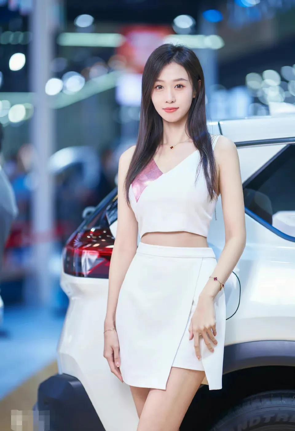 最有亲和力的车模,兄弟们帅车集合