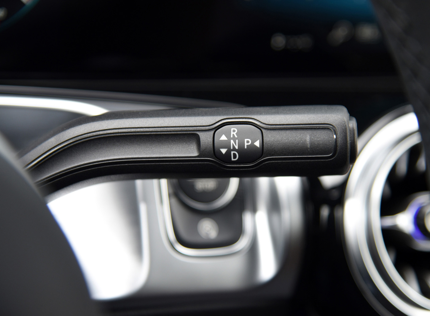 奔驰glb评测空间,奔驰GLB车小吗