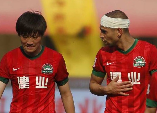 赵鹏都在踢中卫,赵鹏踢中卫是什么梗