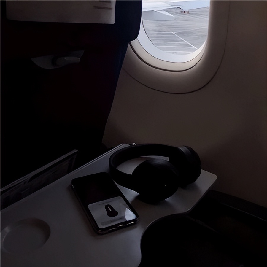 微信朋友圈背景图伤感带字,朋友圈背景图伤感霸气