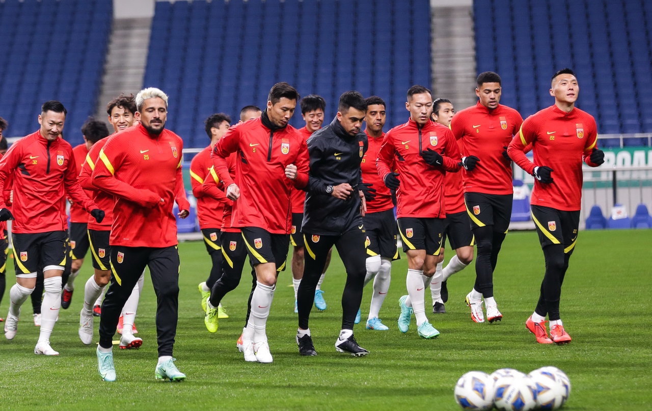 12强赛国足奏国歌,十二强赛中国队赛程口号