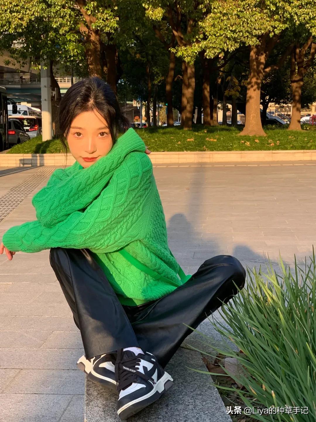 克莱因蓝和什么色搭配高级,35岁穿克莱因蓝好看吗