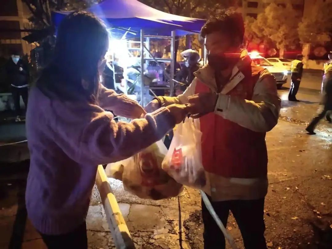 中国捐20亿抗击疫情,国内疫情上海捐了什么东西