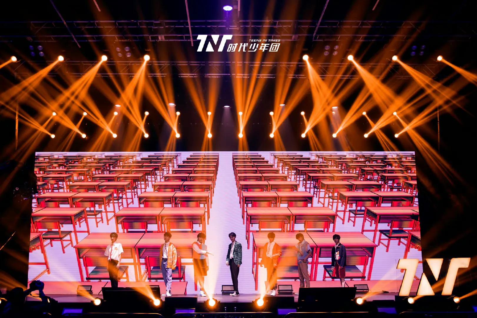 郭敬明和时代少年团合照,时代少年团全员可爱照片合照