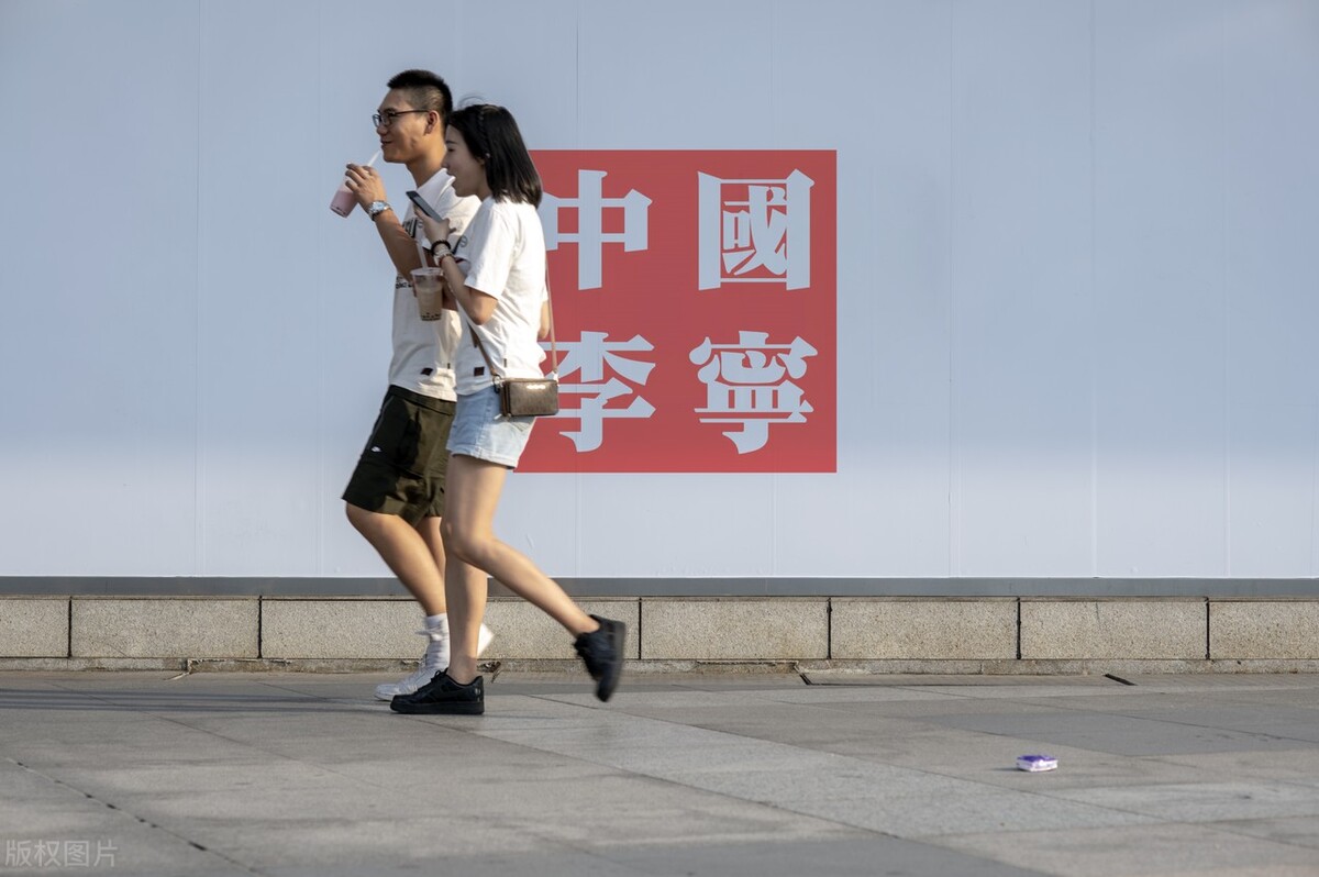 阿迪达斯股市跌价,阿迪达斯耐克股价大跌