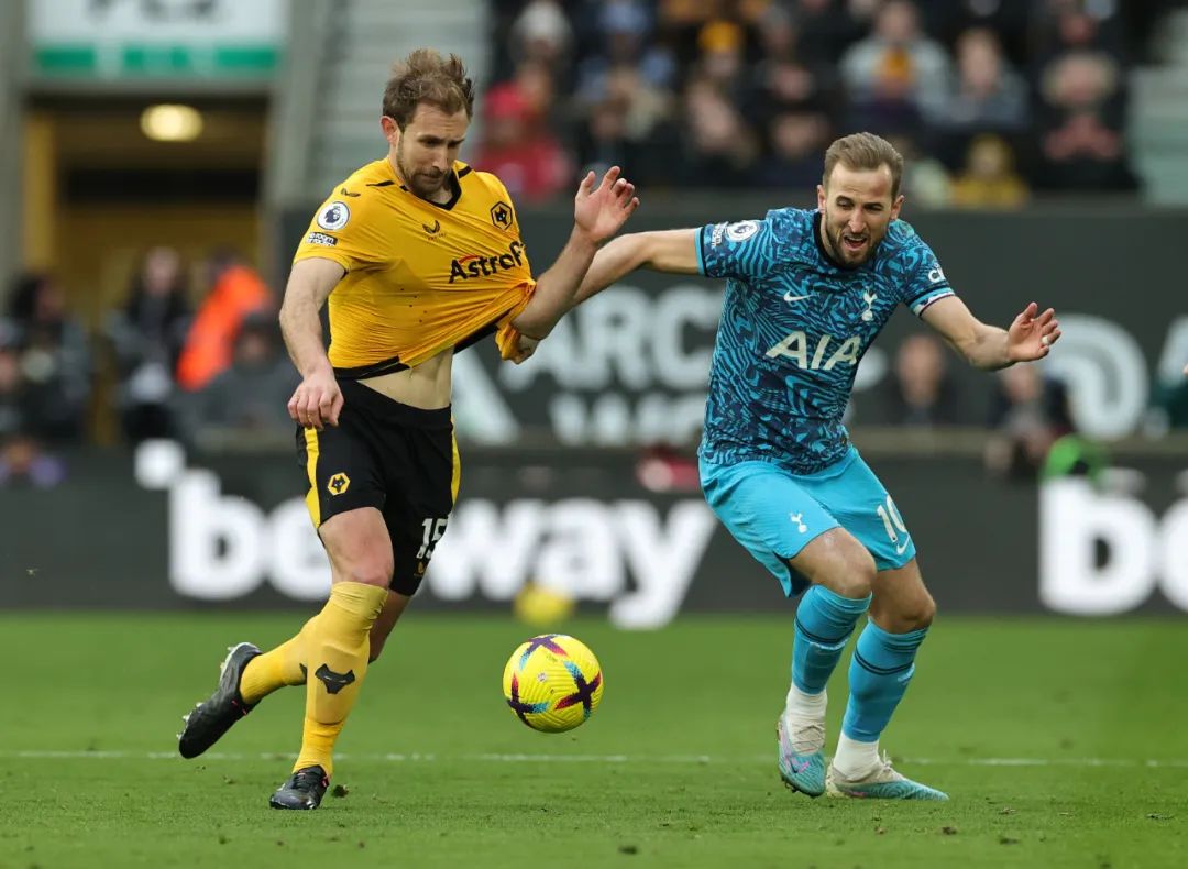 我们必须保持冷静用英语怎么说,我们要保持冷静和清醒