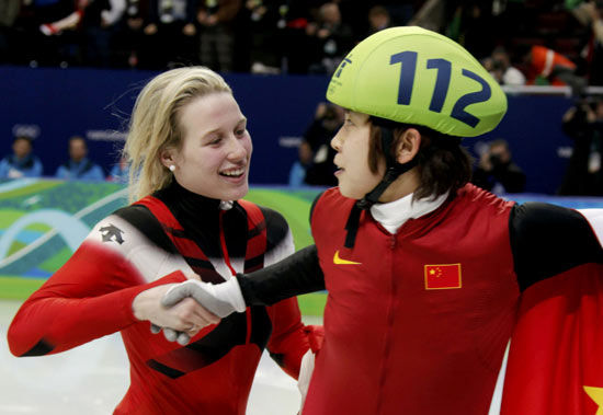 回顾王濛全程背手夺冠,王濛全程背手夺冠集锦