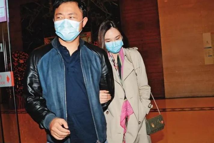 假装高贵、喜欢炫富、爱傍富豪，这些台湾女星活该没有好下场