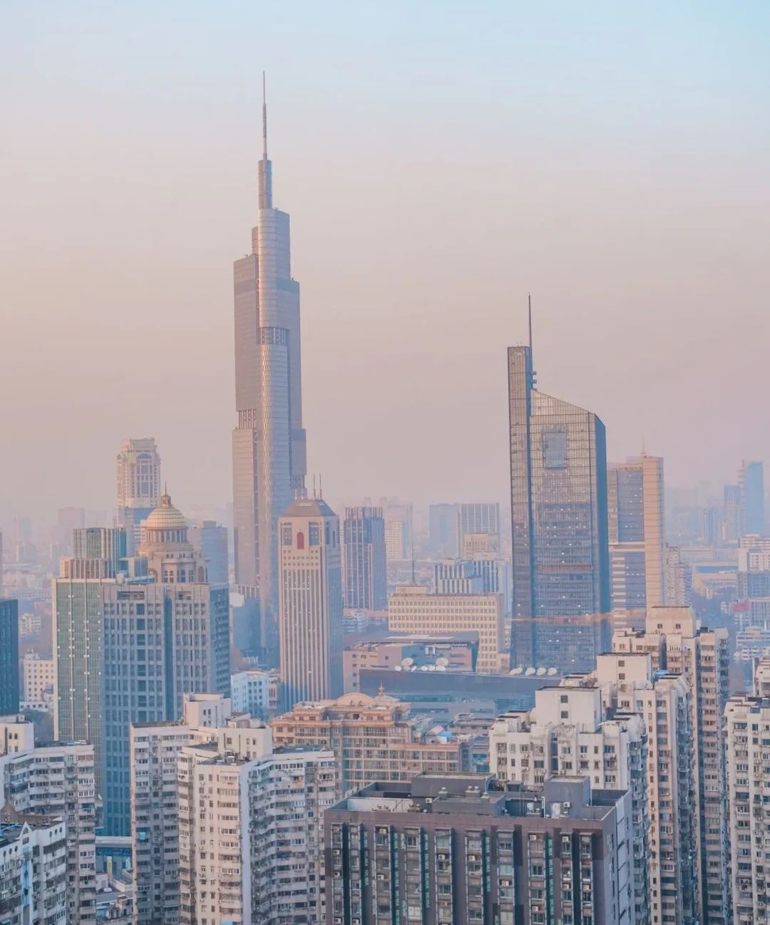 目前建好的西北第一高楼,南京河西鱼嘴498高楼最新消息