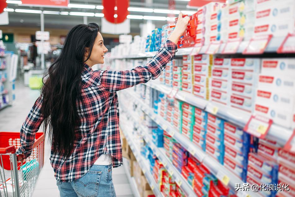 为什么牙膏的尾部有的颜色不一样,为什么有的牙膏上有黑色条纹