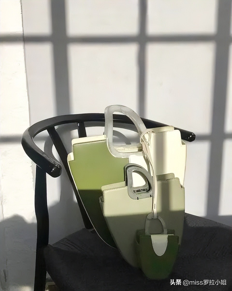 袁咏仪买名牌包包,袁咏仪同款小包