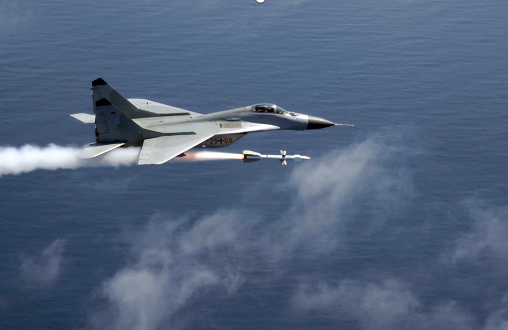 1993年我军提出参观俄军潜艇，对方犹豫再三提条件：除非做到六不