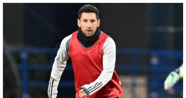 梅西11岁在治疗的过程中怎样努力,梅西右臂骨折怎么样了