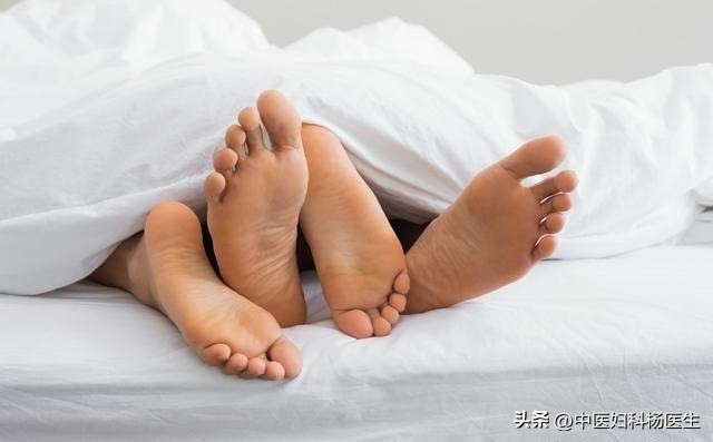 48岁女子*体下**发出恶臭被老公嫌弃，医生说明明是男人的错！