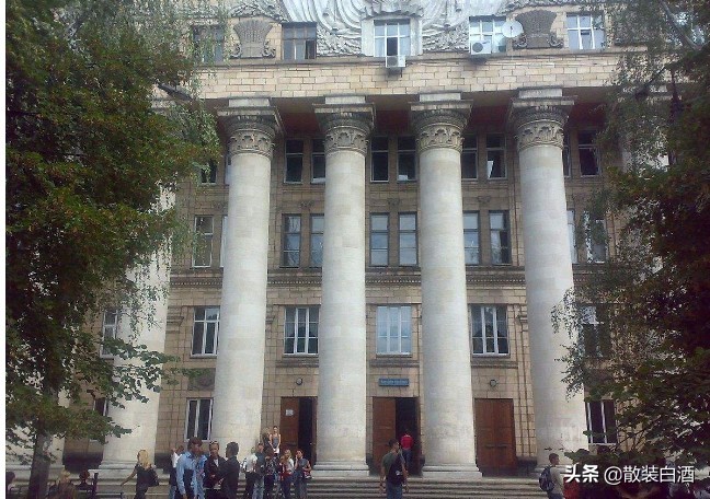 跳梁小丑还是众望所归？泽连斯基：从喜剧演员到乌克兰总统