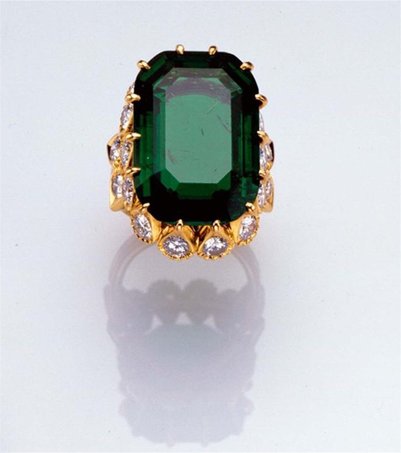 温莎公爵夫人珠宝拍卖,温莎夫人奢华珠宝