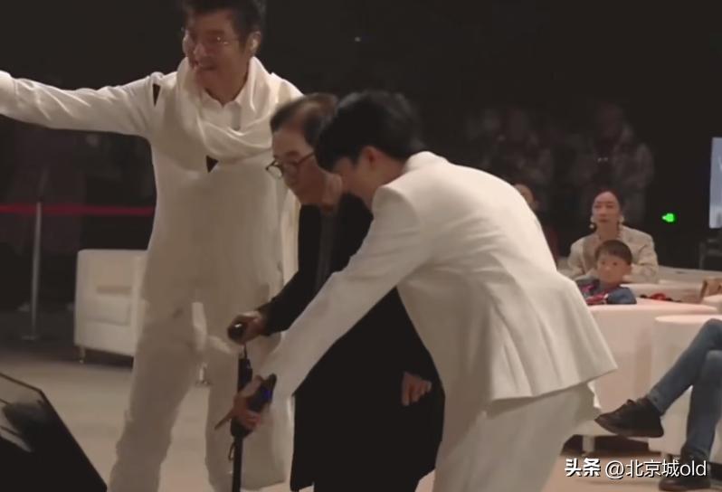 谷建芬音乐会周深完整版,周深与谷建芬第一次见面的视频