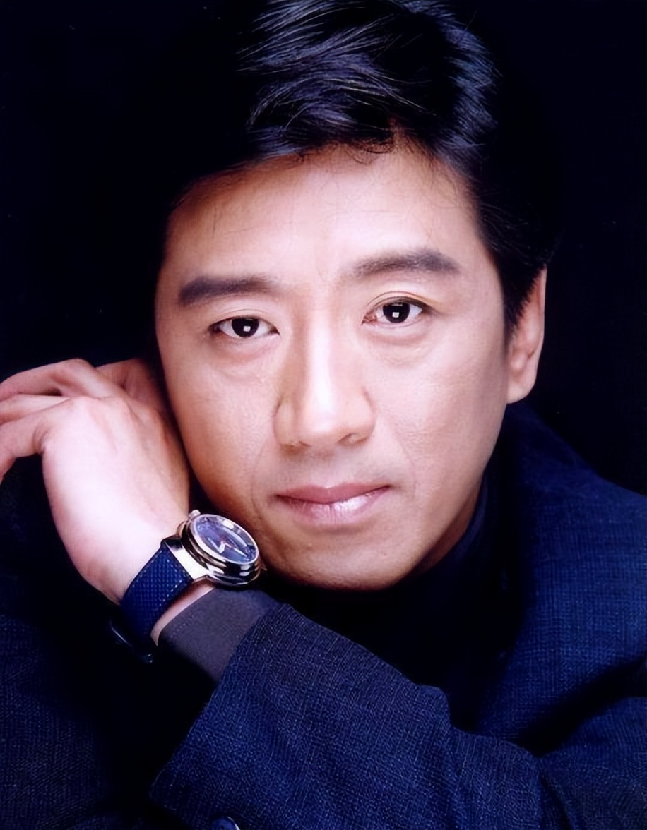 他靠演“白宝山”出名，64岁再获奖，出道40年无绯闻，金星：干净