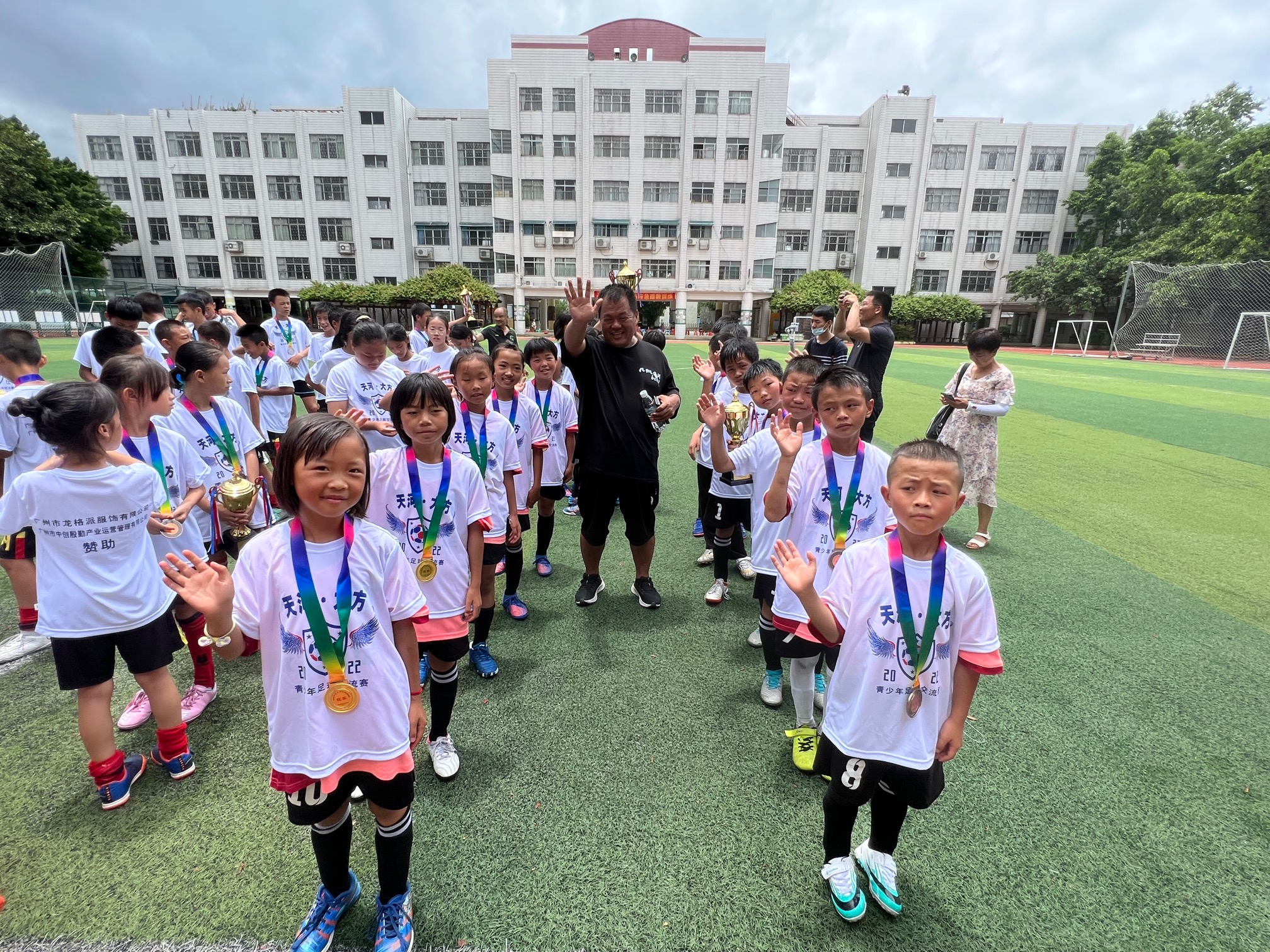 广黔同心，“足”梦未来，绿茵场上演绎山海对话