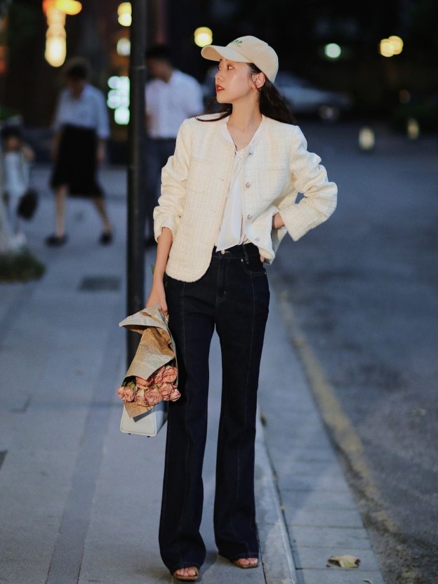 今年最流行的裤子显高显瘦,今年最火阔腿牛仔裤搭配鞋