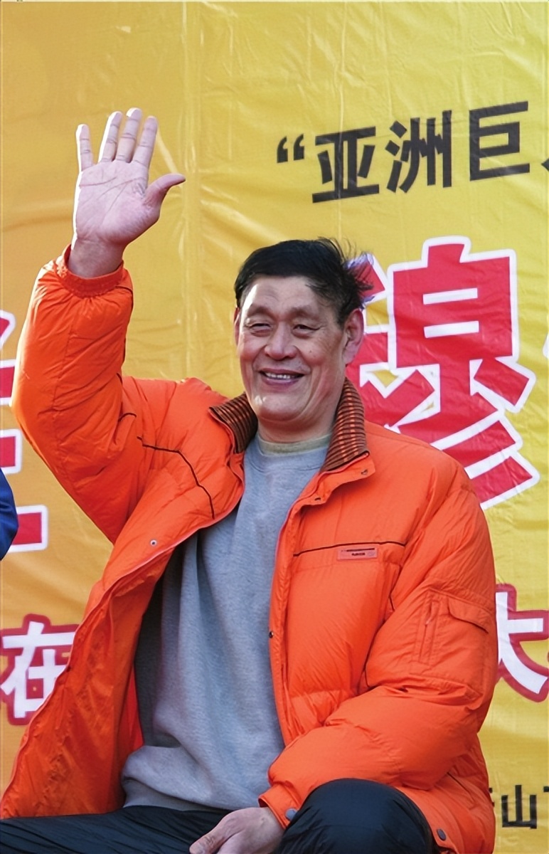 穆铁柱时期的男篮名单,篮球巨人穆铁柱身高