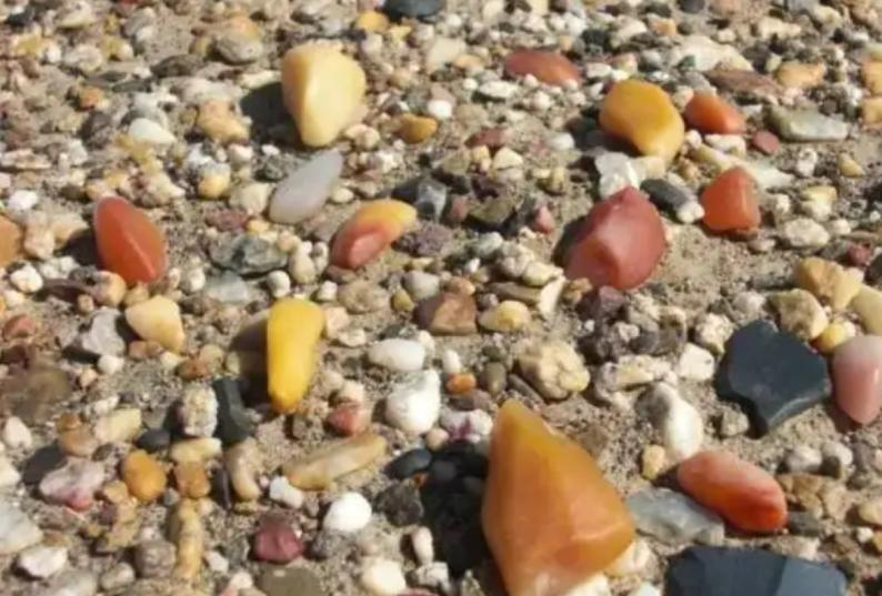 97小伙花150元买奇石,小伙花3万买的石头竟是价值千万